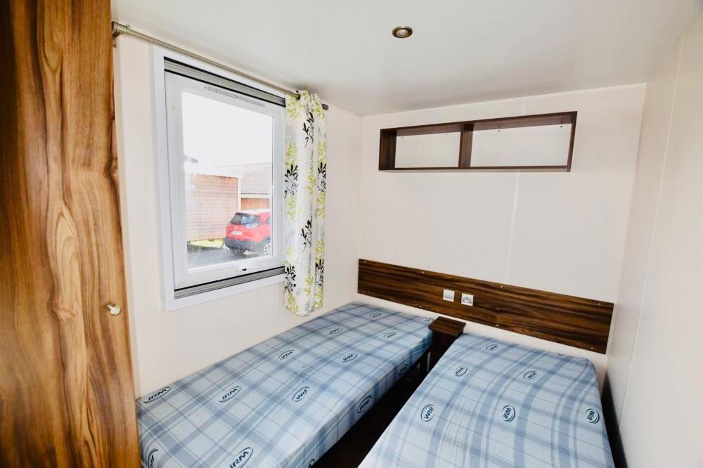 Camping Les Pierres Couchees 4 Etoiles A St Brevin Les Pins Emplacement Br22 3ch 2sdb 8 Personnes Saint-Brévin-les-Pins