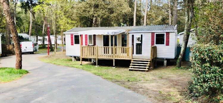 Campsite Les Pierres Couchees 4 Etoiles A St Brevin Les Pins Emplacement Br22 3ch 2sdb 8 Personnes Saint-Brevin-les-Pins